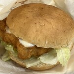 ケンタッキーフライドチキン - 料理写真:チーズにおぼれるフィレバーガー　もう少しチーズはみ出てて欲しいかな。