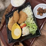 Tiny Kitchen - アジフライと白身魚フライ定食（＾∇＾）