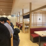 SADO BENKEI - 店内　テーブル席 ※ココだけ専用レーンでお寿司が来ます