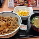 Yoshinoya - 朝牛セット小鉢ミニサラダ５１９円税込み。