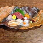 ミ세다니 다이코쿠야 쓰시 오오사토점 - 회 모듬