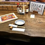 かつ吉 - 着席ッ...！ぬくもりのあるカウンター