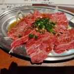 Yataishokudou Hone - 和牛ツラミの肉刺し
