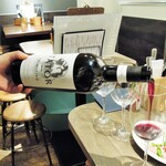 ミアスタンド - 若女子スタッフのサーブ