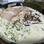 栗ちゃん - 料理写真:泡だった濃厚スープの豚骨