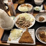 Taishuushokudou Teishokuno Marudai - 生姜焼き定食　ごはんチョモランマ盛り　アジフライ追加