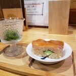 酒肴結 さかぐち - 菜の花のおひたしのサーモンの押し寿司