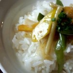 獅子の茶樓 - 野菜乗せご飯。ご飯は少量です。