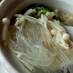 獅子の茶樓 - 春雨スープ。セロリの風味がすごく優しくていい感じです！