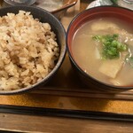 Obanzaiya Sakura - 炊き込みご飯とお味噌汁。