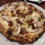 ピッツェリア ファッブリカ 1090 - ぺぺ・ヴェルデ（緑胡椒）のピッツァ