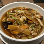 梅梅 - 牛バラ麺 ¥1,628（価格は訪問時）