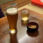 総本家更科堀井 - 生ビールには、お通しの蕎麦チップ