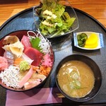 すし乃やまえい - 平日限定ランチの海鮮丼750円