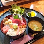 すし乃やまえい - 平日限定ランチの海鮮丼750円
