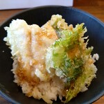 手打ちそばと天ぷら しゅん香 - あじ天丼のぉ～アップしてぇだぁ！油っこいよぉ〜？