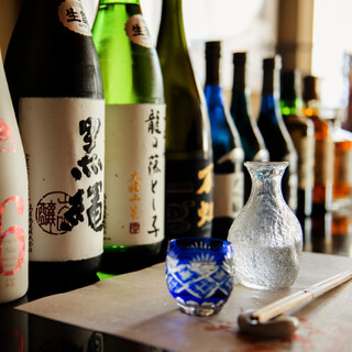 酒好きでもある大将がセレクトした日本酒・焼酎でほろ酔い気分！