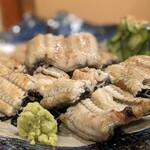 つばさ寿司本店 - 活ウナギの白焼きです。地焼きでご提供いたします。