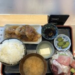 Uosai Hazama - おろしソースたっぷりメカジキ揚げ&刺身3点盛り1500円をご飯大盛＋100円