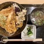 Tempura Tougetsu - 天丼 ¥1,500-(税込)
                        海老が2尾，穴子，茄子、舞茸、ピーマン