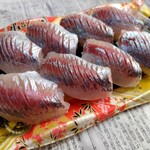 魚屋 - アジ握り