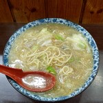 Ramemmaji - お皿が大きいので、細麺に見えてしまう…