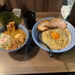 狼煙 - "つけ麺(中)"1,050円に"特製トッピング"380円をトッピング、また50円券を購入しまして"TKM"に♪