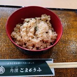 角濱ごまとうふ総本舗 飲食部門 - 令和6年1月
                                イートイン営業時間(11:00〜17:00)
                                炊き込みご飯 税込255円