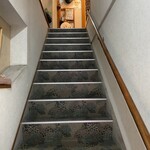 家庭料理 和來 - 階段登って2階に有ります。