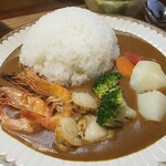 キッチン ブルー グローブ - ソフトシェルシュリンプとベビーホタテのカレーアップ