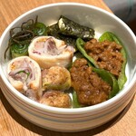 Oku yukashi - 前菜ボール(チーズそぼろ豆腐/肉みそピーマン/トロたく/鯖サンド/くるくるきゅうりの浅漬け)
