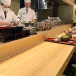 一心金子 - カウンター席と調理場