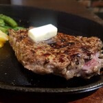 1ポンドステーキ肉専門店 - スマイルステーキ　1,000円  120㌘　ライス、スープ、サラダ付き