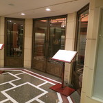 Les Saisons - 本館中2階にあります。ここが入口です。
