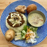 パラキート - トッピングはスパイス玉子、コロッケ、焼きチーズ