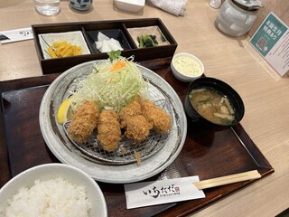 Tonkatsu Semmon Ten Sandaime Ichita Da Shin Yamaguchi Ten - カキフライ定食