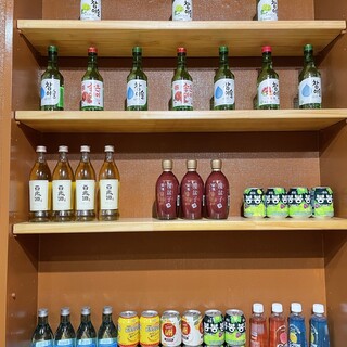 Have fun at the Korean girls' party! There is a wide selection of Korean alcoholic beverages that go well with food◎