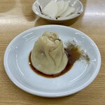 味の三平 - 胡椒と醤油で頂くシュウマイ