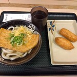 はなまるうどん - きつねうどん(小)＋ゴナいなり寿司２個 690円(税込)(2024年1月10日撮影)