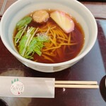 お蕎麦とお酒 さんぽ径 - 注) これはハーフサイズのかけそばです。