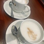 DOUTOR COFFEE SHOP - 奥がカフェラテ、手前が豆乳ラテです。