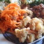 KAZRO DELI KAMAKURA - 胡蘿蔔沙拉與馬鈴薯酸菜