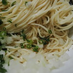 丿貫 - 麺の下の油ダレ