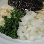 丿貫 - 烏賊ワタの和え玉のタマネギと青ネギ