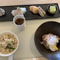 エヴァム・エヴァ・ヤマナシ・アジ - 