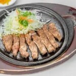 Specially selected domestic pork (salt) Tonteki (single item with cabbage)