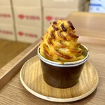 Imoyasu - 焼き芋がベースの スイートポテト♪ 中は 二層になっています (＊´v`＊)