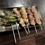 たれや 三代目 - ししとうと鶏炙り串と鶏ハツ