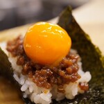 Onigiri Tonjiru Yamatarou - 見事な卵黄のハリと彩り