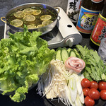 ネオ大衆酒場クモジシンセカイ - レタしゃぶ